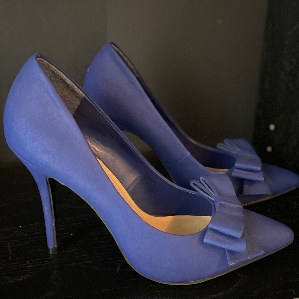 (SOLD) Just Fab- Blue Heels